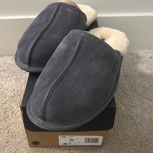 Brand new Never worn men’s Ugg slippers- grey size 11- perfect condition
